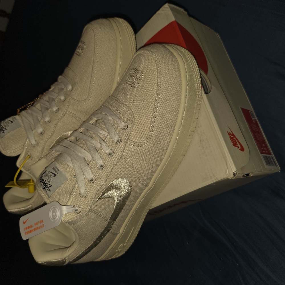 Nike Men's Cream and Silver Sneakers